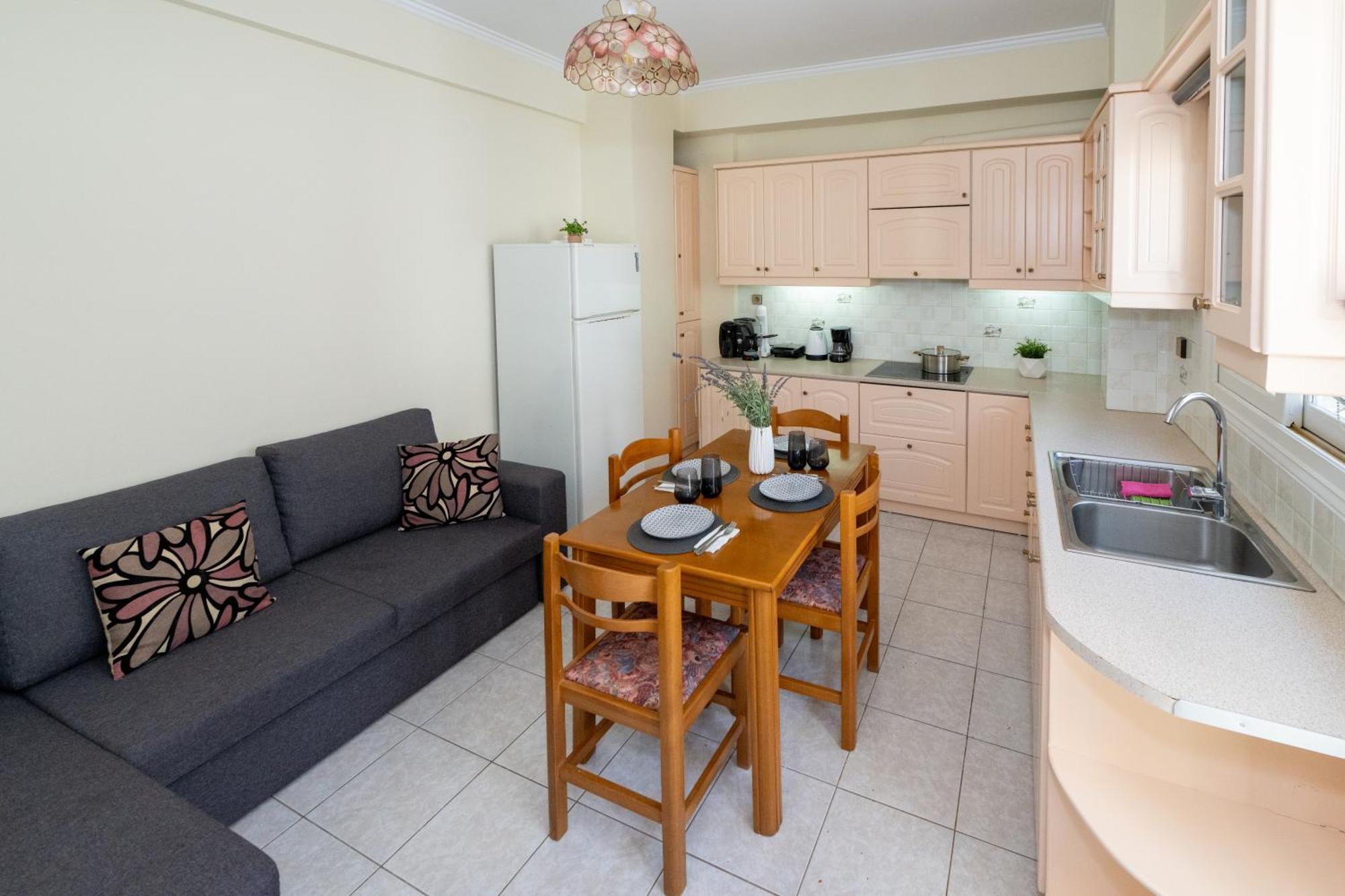 Mando Patrasso - Classical Apartment In The Center Of Patras With Free Parking Exterior foto